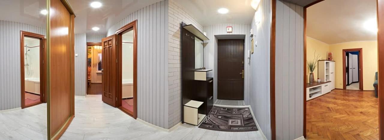 Babylon Apartments On Maidan Riwne Exterior foto