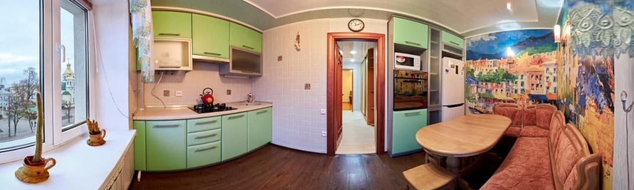 Babylon Apartments On Maidan Riwne Exterior foto